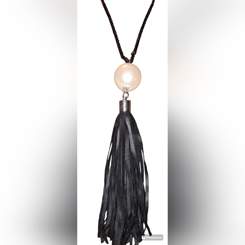 Long black chain and tassel and faux pearl fashion necklace